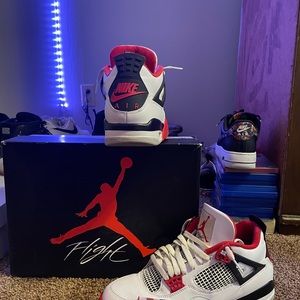 Air jordan retro 4 Fir red Size 10.5 Mens. 10/10 condition. deadstock.